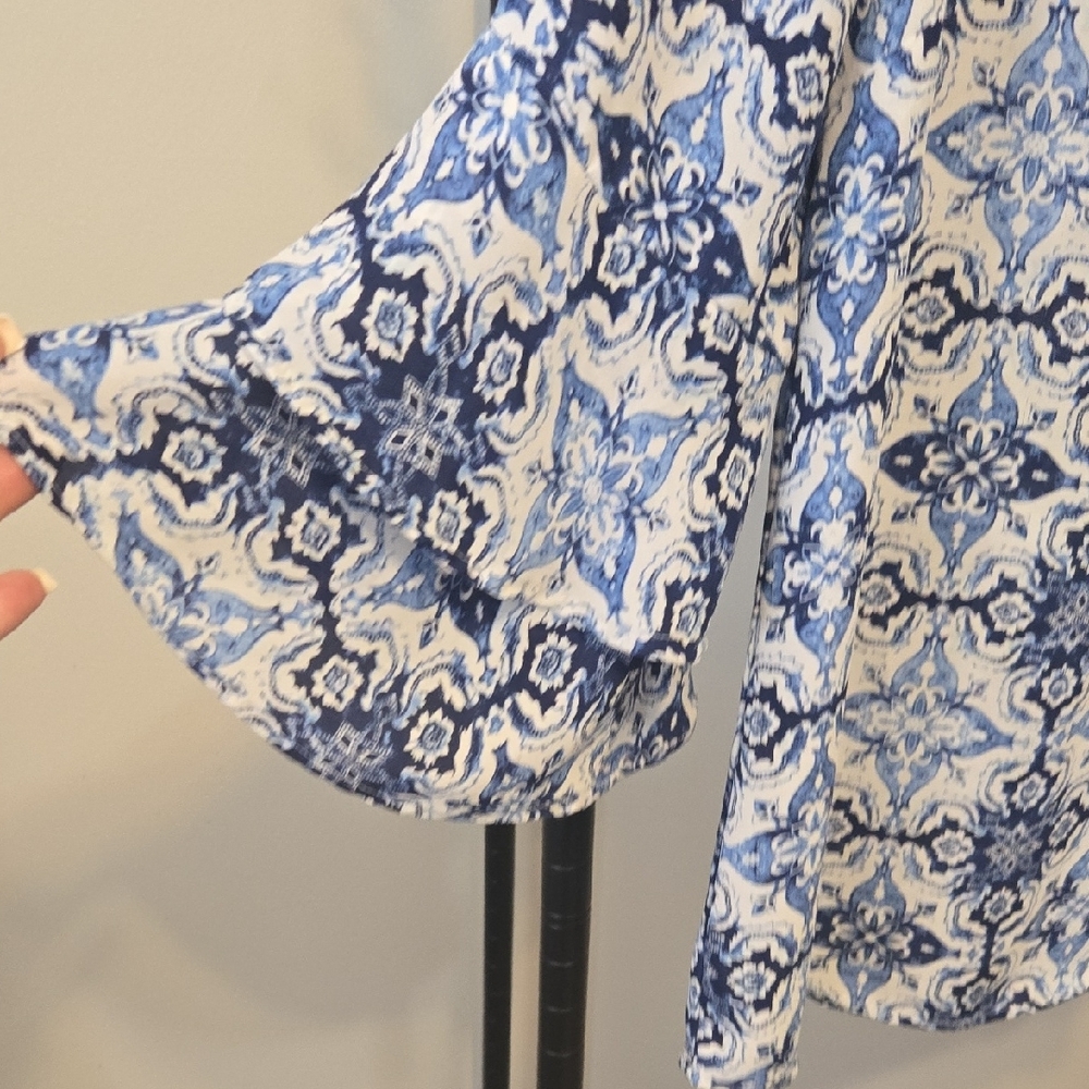New Directions Blue and White Floral Blouse Flowy Sleeves - Picture 2 of 4